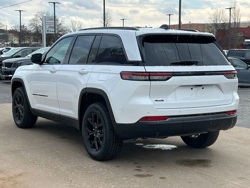 New 2026 Jeep Grand Cherokee 4WD image 8