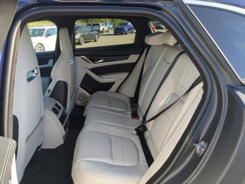 New 2026 Jaguar F-PACE R-Dynamic S image 16