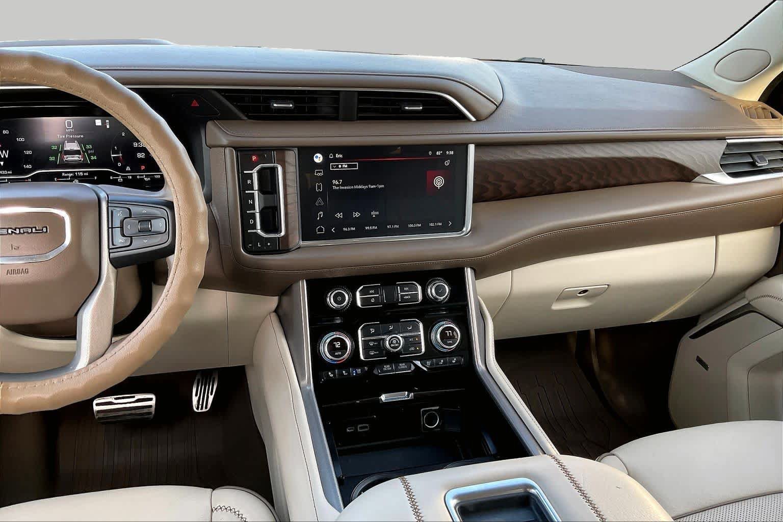 Used 2022 GMC Yukon XL Denali RWD image 7