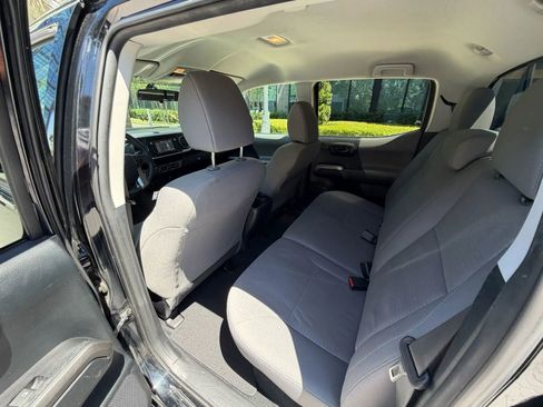 Used 2017 Toyota Tacoma SR RWD image 16