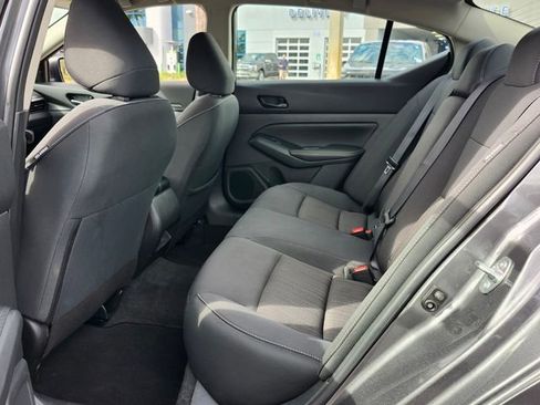 Used 2025 Nissan Altima 2.5 SV FWD image 10