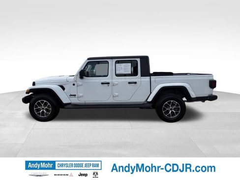 Used 2024 Jeep Gladiator Sport AWD/4WD image 4