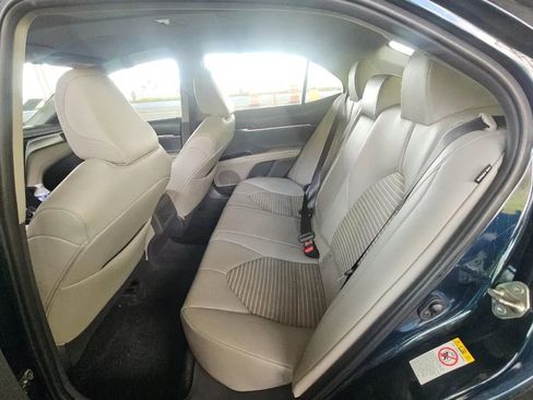 Used 2019 Toyota Camry SE FWD image 9