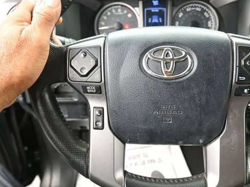 Used 2017 Toyota Tacoma SR5 w/ Tow Package RWD image 10