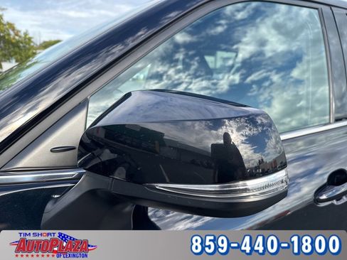 Used 2021 Toyota Highlander XLE image 11