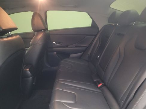 Used 2025 Hyundai Elantra Limited FWD image 18