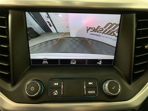 Certified 2023 GMC Acadia SLT w/ Preferred Package image 17