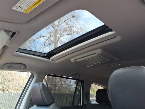 Used 2018 Honda Pilot Touring image 15