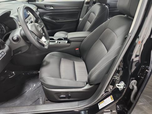 Used 2024 Nissan Altima 2.5 SV AWD/4WD image 9