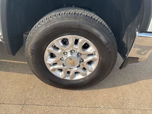 Used 2023 Chevrolet Silverado 2500 LT image 9