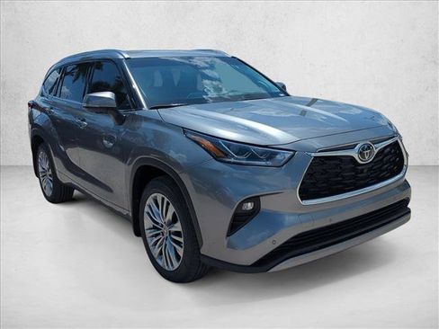 New 2026 Toyota Highlander Platinum AWD/4WD image 3