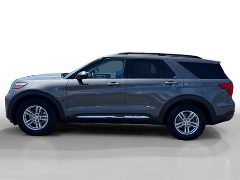 Certified 2023 Ford Explorer XLT w/ Equipment Group 202A RWD image 2
