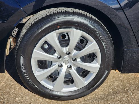 Used 2024 Toyota Corolla LE image 10