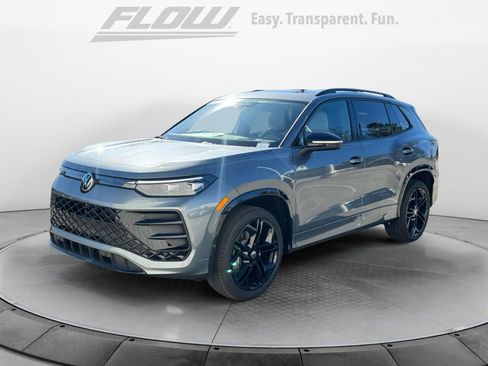 New 2026 Volkswagen Tiguan SE R-Line image 3