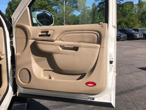 Used 2012 Cadillac Escalade Premium image 10