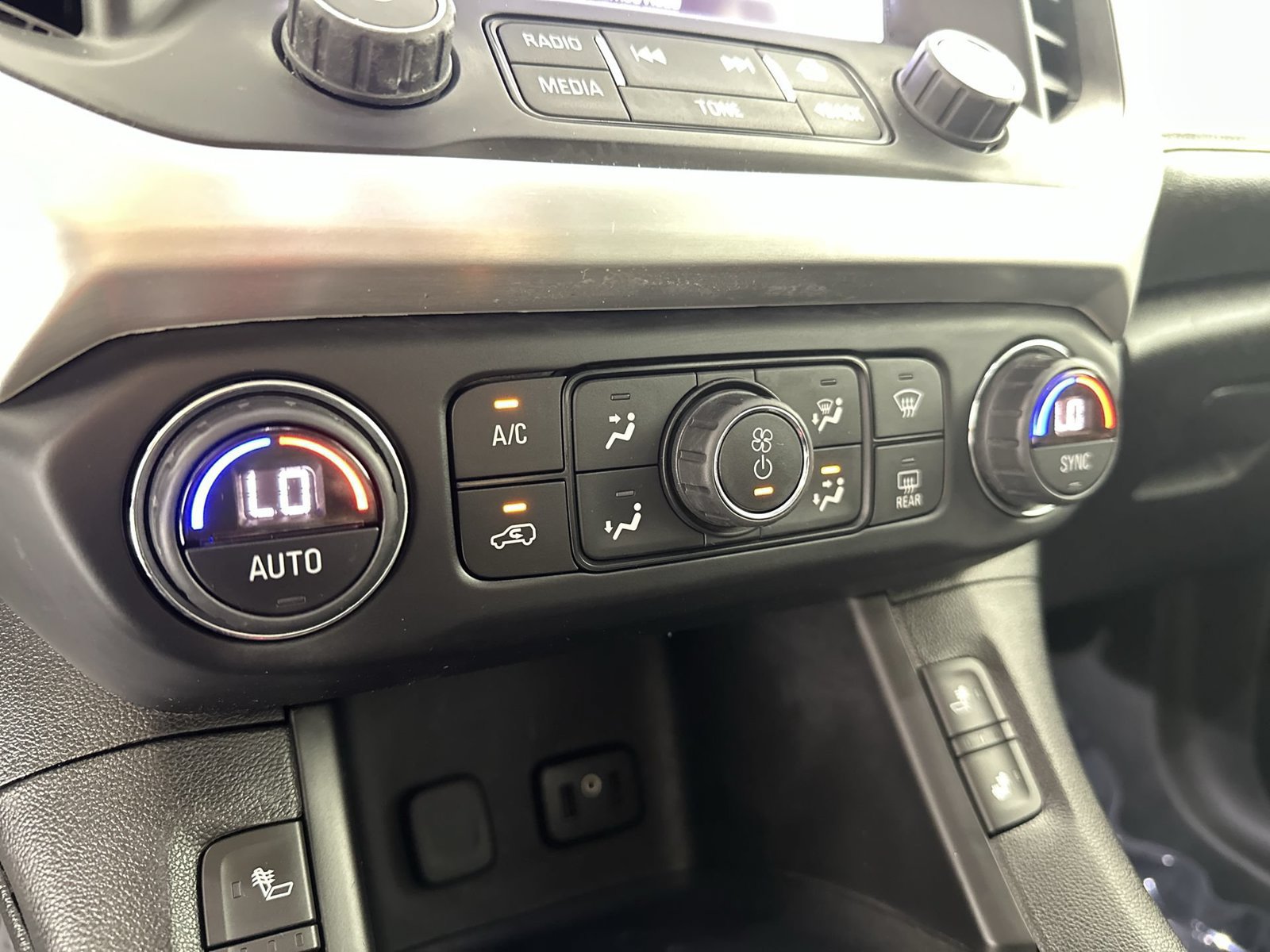 Used 2019 GMC Acadia SLT FWD image 19