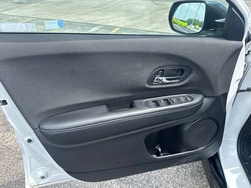 Used 2021 Honda HR-V Sport image 10