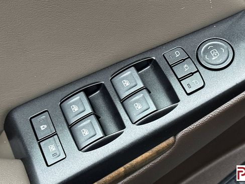 Used 2018 GMC Yukon Denali image 12