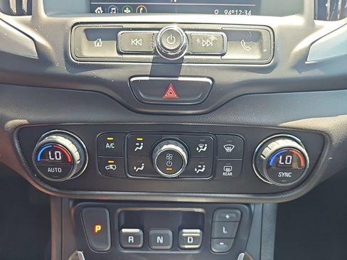 Used 2020 GMC Terrain SLE w/ Driver Convenience Package FWD image 18