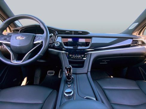 Used 2025 Cadillac XT6 Sport w/ Technology Package AWD/4WD image 15