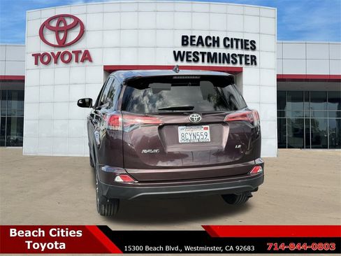 Used 2018 Toyota RAV4 LE image 9
