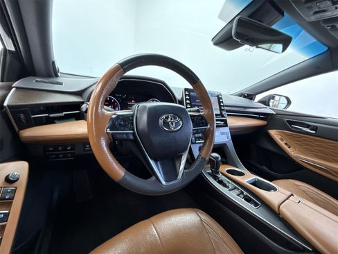 Used 2019 Toyota Avalon Limited image 12