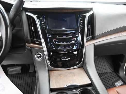 Used 2015 Cadillac Escalade Premium AWD/4WD image 23