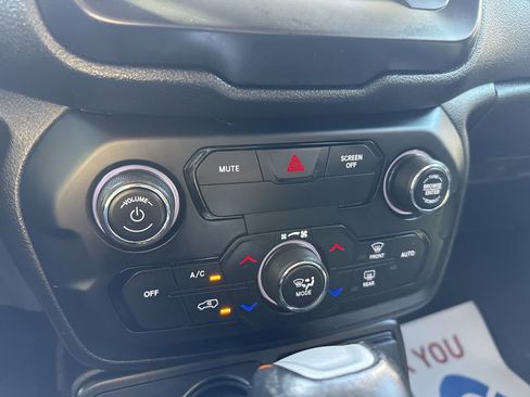 Used 2019 Jeep Renegade Trailhawk w/ Cold Weather Group II image 24