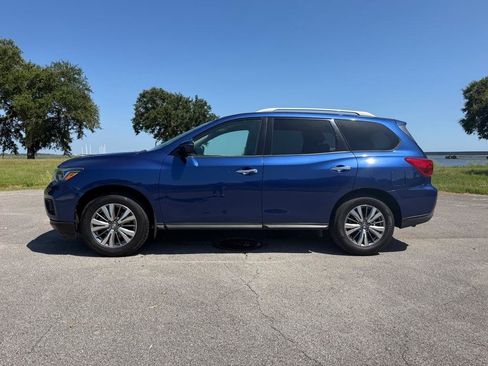 Used 2019 Nissan Pathfinder S FWD image 2