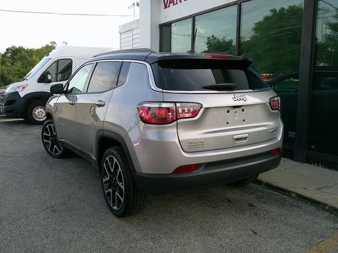 Used 2019 Jeep Compass Latitude w/ Popular Equipment Group AWD/4WD image 7