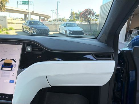 Used 2019 Tesla Model X 75D image 11