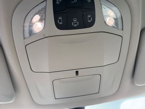 Used 2021 Chrysler Pacifica Touring-L w/ Premium & Safety Sphere Group FWD image 21