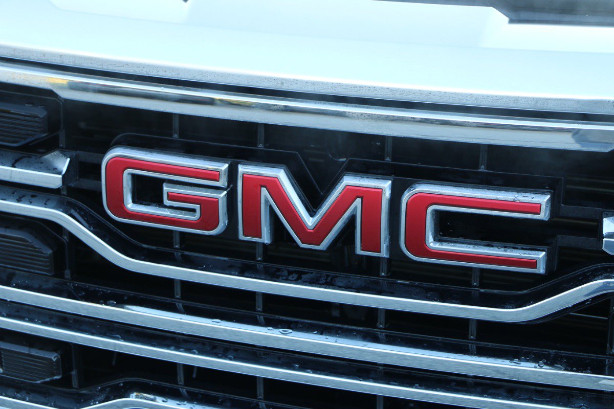 Used 2024 GMC Sierra 1500 SLT w/ SLT Convenience Package AWD/4WD image 12