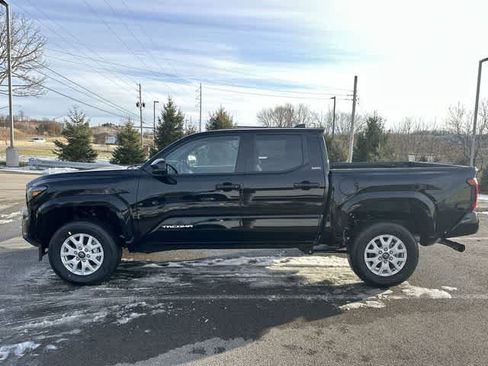 Used 2026 Toyota Tacoma SR5 RWD image 2