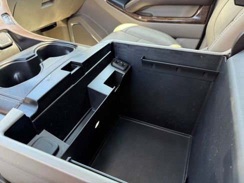 Used 2019 Chevrolet Suburban LT RWD image 26
