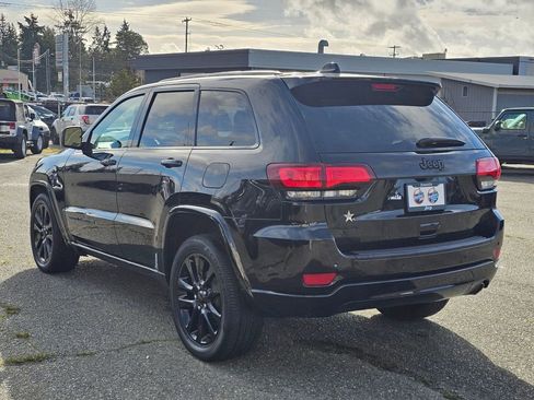 Used 2017 Jeep Grand Cherokee Altitude image 6