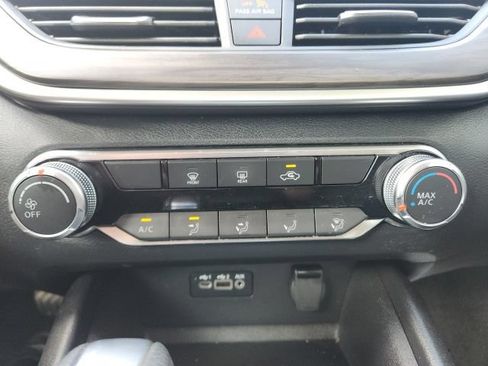 Used 2025 Nissan Altima 2.5 SV FWD image 26