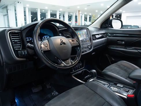 Used 2019 Mitsubishi Outlander SE image 18