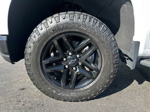 Used 2021 Chevrolet Silverado 1500 Custom Trail Boss AWD/4WD image 24