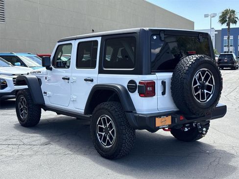 Used 2025 Jeep Wrangler Unlimited Rubicon AWD/4WD image 5