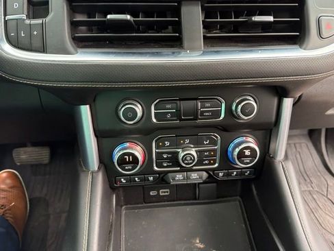 Used 2023 GMC Yukon XL SLT w/ SLT Premium Package AWD/4WD image 17
