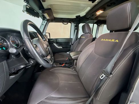 Used 2015 Jeep Wrangler Unlimited Sahara w/ Connectivity Group AWD/4WD image 20