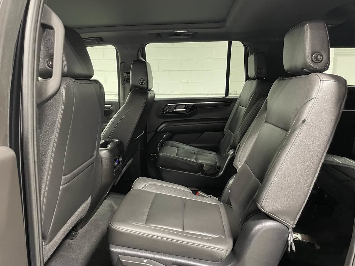 Used 2025 Chevrolet Suburban LT w/ Comfort Package AWD/4WD image 12