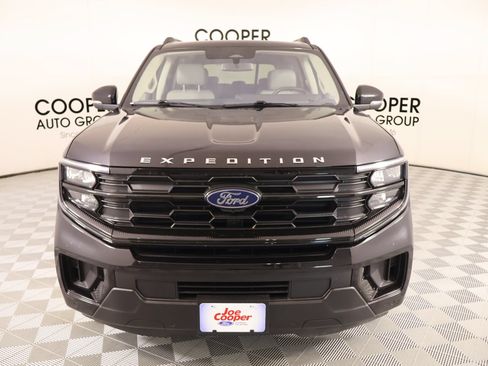 Used 2025 Ford Expedition Active AWD/4WD image 9