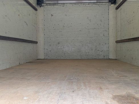 Used 2018 GMC Savana 3500 Extended w/ Driver Convenience Package image 21