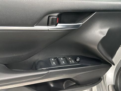 Used 2018 Toyota Camry SE FWD image 15