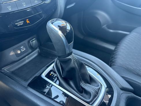 Used 2020 Nissan Rogue S AWD/4WD image 29