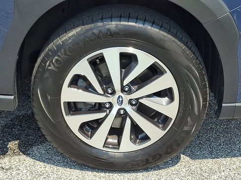 Used 2025 Subaru Outback Premium AWD/4WD image 9