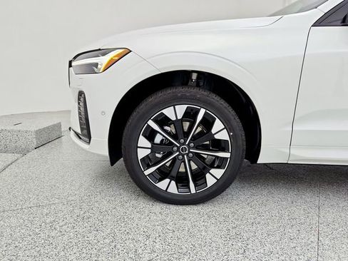 New 2026 Volvo XC60 B5 Plus w/ Climate Package PRO image 25
