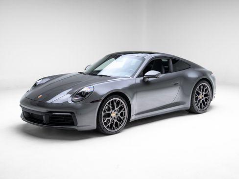 Used 2020 Porsche 911 Carrera RWD image 6
